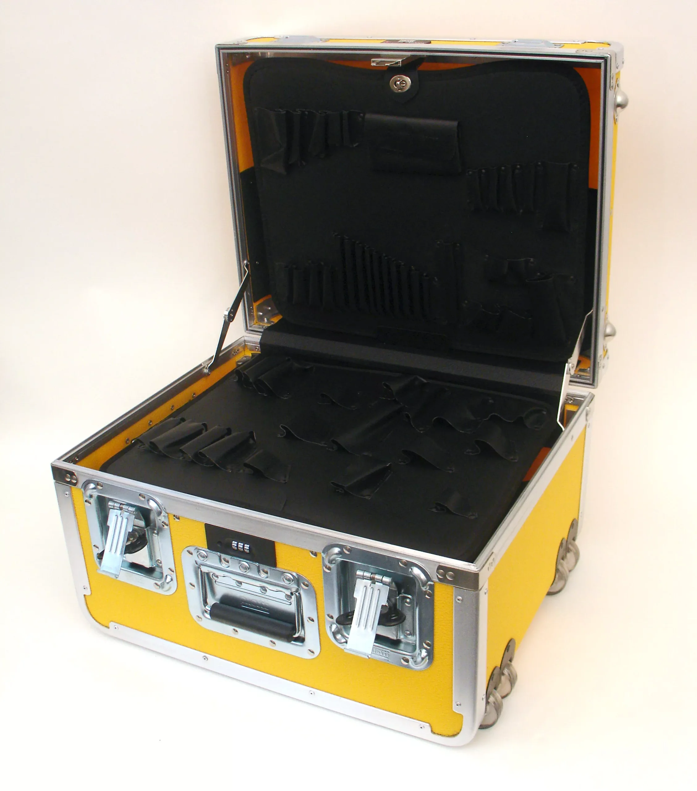 777THY-SGSH GUARDSMAN ATA TOOL CASE WITH WHEELS AND TELESCOPING HANDLE, YELLOW