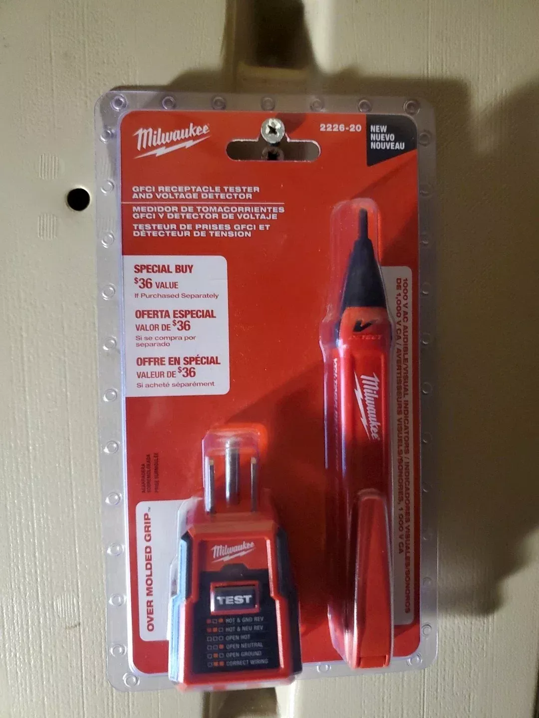 Milwaukee 3210-20 GFCI Receptacle Tester and Voltage Detector